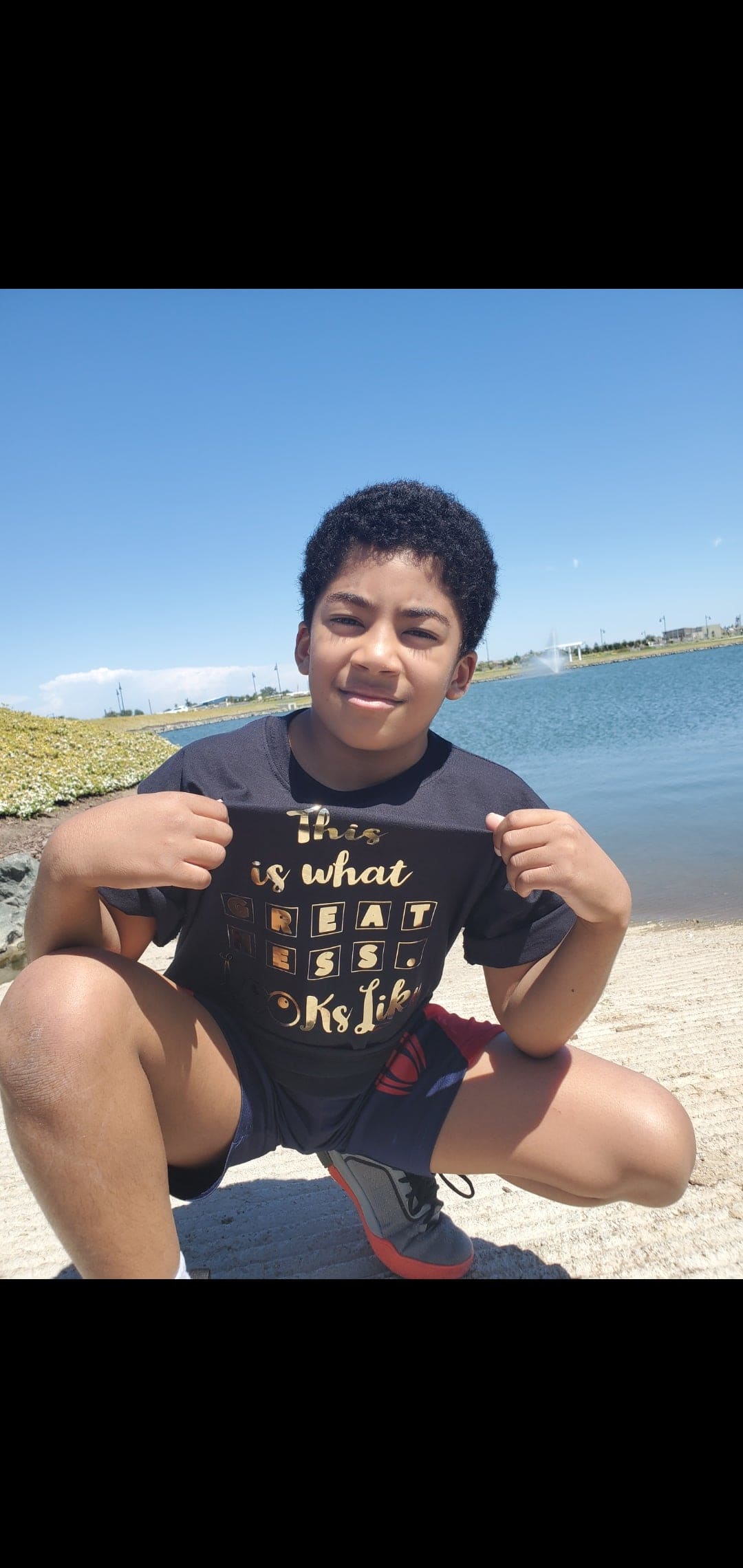 THIS IS WHAT GREATNESS LOOKS LIKE KIDS TEE It Clothing Wear LLC